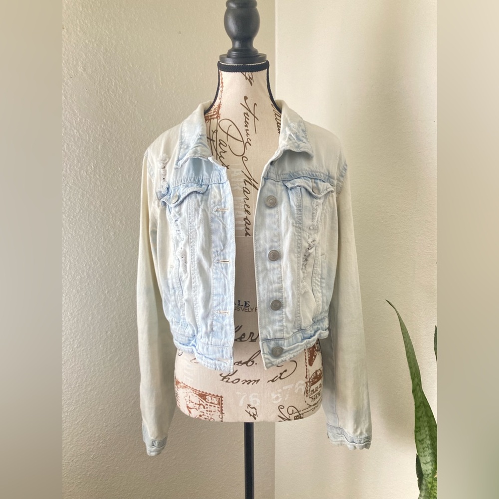 Wall Flower distressed Jean Jacket SZ:LRG